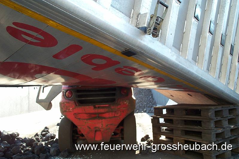 THL Weilbach, Linde Werk IV 063.jpg - Palettenstapel zur Sicherung